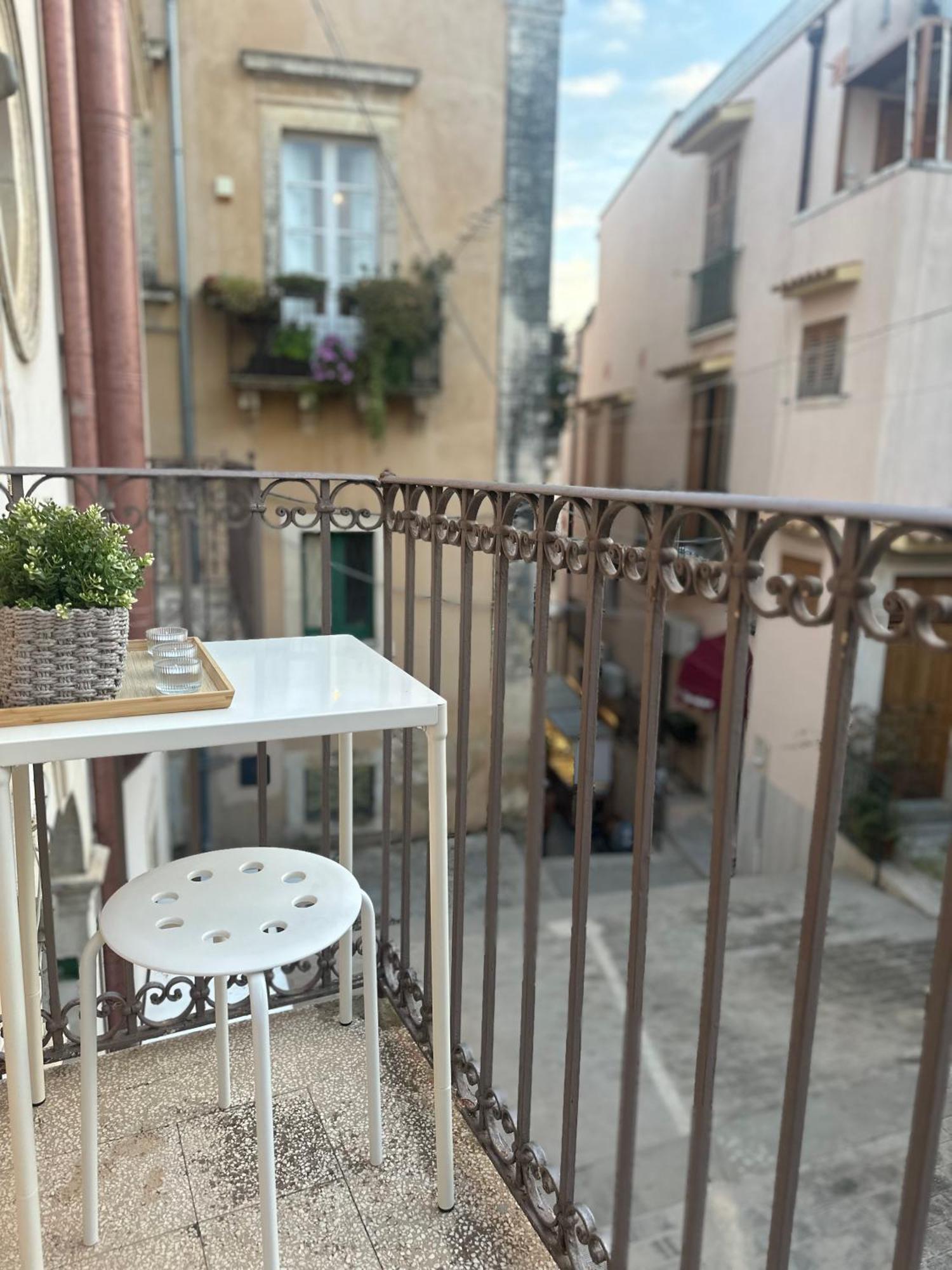 F Home Noto Exterior photo